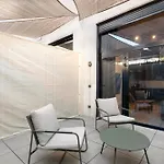 Loft Industriel Avec Terrasse Et Filet Suspendu A Cimiez