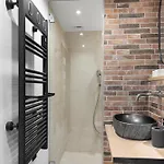 Loft Industriel Avec Terrasse Et Filet Suspendu A Cimiez Apartment