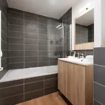 Nemea Arenas Aeroport Aparthotel 4*