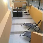 Petit Studio Entierement Renove Avec Terrasse Privative