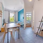 Lovely 2 Bedroom In With Balcony Apartment *