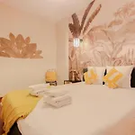 Old Town Place Rossetti Themed 2br Full Air Conditioning Apartment Nice