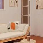 Old Town Place Rossetti Themed 2br Full Air Conditioning Nice