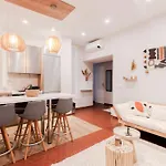 Old Town Place Rossetti Themed 2br Full Air Conditioning * Nice