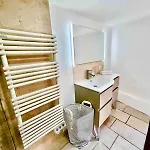 Proche Du Cours Saleya Et De La Plage, Dans Le Vieux Nice, Spacieux Et Climatise Apartment *