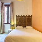 Proche Du Cours Saleya Et De La Plage, Dans Le Vieux Nice, Spacieux Et Climatise Apartment *