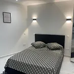 Apartment Cozy Downtown 2 Bedroom 1 Min 1 Min Tramway 10min Airport Air Conditionner