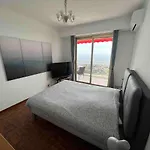 Beautiful Pool & Garage View Apartment *