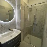 Beautiful Pool & Garage View Apartment *