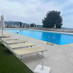 Beautiful Pool & Garage View * Nice