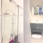 Beautiful & Spacious 2 Bed Near Center Apartment *