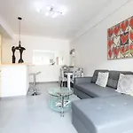Apartment Beautiful & Spacious 2 Bed Near Center