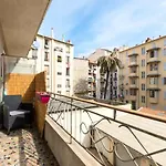 Beautiful & Spacious 2 Bed Apt Near Nice Center