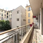 Beautiful & Spacious 2 Bed Near Center Apartment Nice