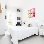 Apartment Beautiful & Spacious 2 Bed Near Center Nice