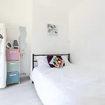 Beautiful & Spacious 2 Bed Near Center Apartment Nice