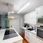 Cozy Apt With Balcony - 5 Min To The Beach