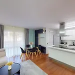 Apartment Cozy With Balcony - 5 Min To The *