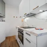 Renting - Honore - Elegant Near Promenade Des Apartment *