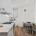 Renting - Honore - Elegant Near Promenade Des