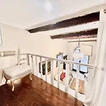 Apartment Riviera: Charming 4-room Beachside In Old Town Nice