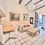 Apartment Riviera: Charming 4-room Beachside In Old Town