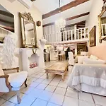 Riviera: Charming 4-room Beachside In Old Town Apartment 3*