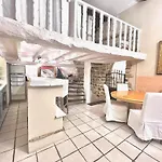 Riviera: Charming 4-room Beachside In Old Town