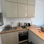 Chic Flat Near The Beach