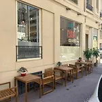 Chic Flat Near The Beach