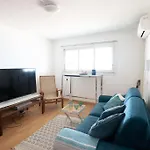 Apartment La Prom - A Two Bedroom With A Sea View