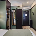 De France, Un Ammi Hotel