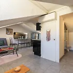 Perchoir Dans La Vieille Ville