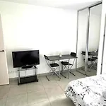 Charming Flat With Sunny Balcony Port De Nice