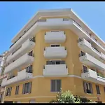 Charming Flat With Sunny Balcony Port De Nice