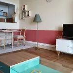 Charming T1 With Terrace And Sea View