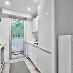 Flat With Balcony 15min From Promenade Des Apartment