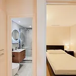 Apartment Petit Cocon Au Coeur Du Vieux-nice, Wifi, Ac, 2pers Nice