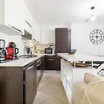 Luxury Apartment *