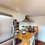 Spacious 3 Bed In The Heart Of * Nice