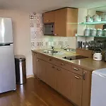 Apartment Spacious 3 Bed In The Heart Of