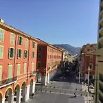 Spacious 3 Bed In The Heart Of Apartment