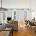 Renting - Victor - Historic Palace Luxury 3 Bedrooms