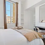 Apartment Renting - Victor - Historic Palace Luxury 3 Bedrooms *