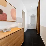 Renting - Victor - Historic Palace Luxury 3 Bedrooms *
