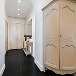 Renting - Victor - Historic Palace Luxury 3 Bedrooms Apartment *