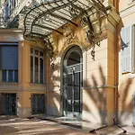 Renting - Victor - Historic Palace Luxury 3 Bedrooms *
