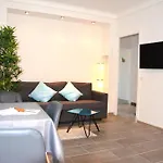Beautiful Flat 6 People Nice Center Town