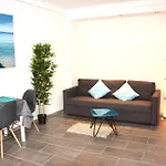 Beautiful Flat 6 People Nice Center Town