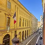 Magnificent spacious apartment in an Old Niçois Palace